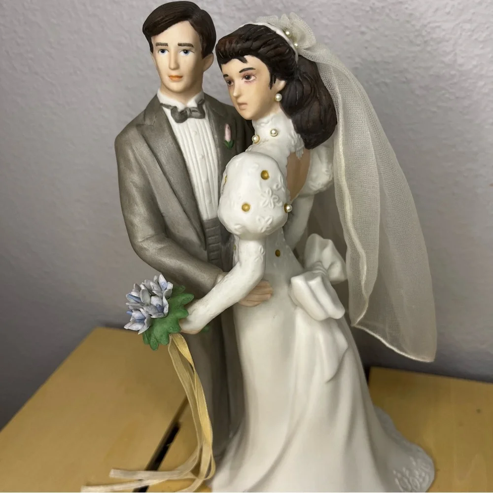 Vintage Roman Wedding Bride Groom Cake Top with Music Box 9 in Porcelain Rare